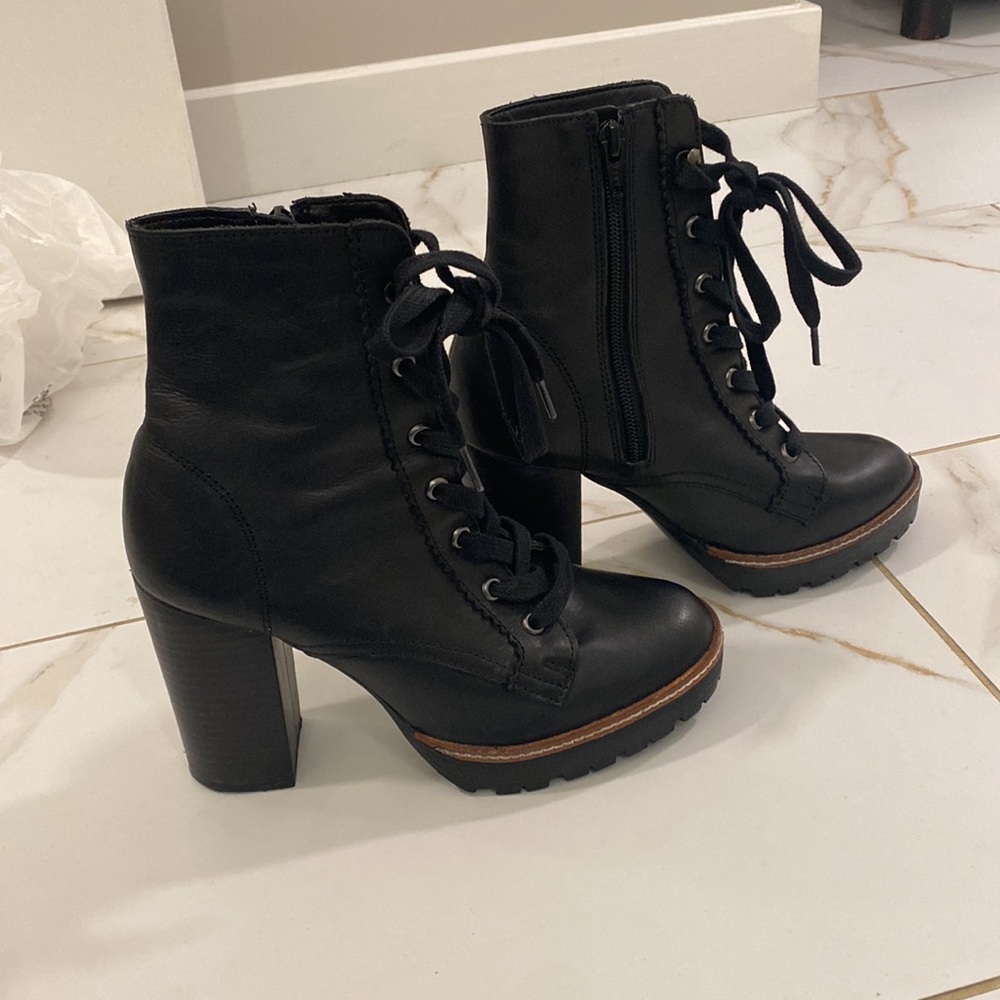CHELSEA & VIOLET BOOTIES